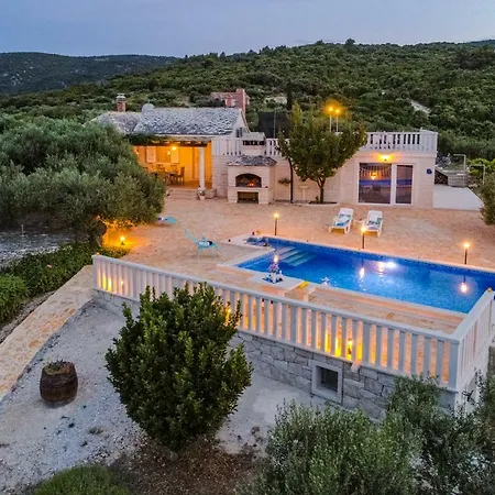 Villa Maslinica *