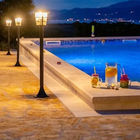 Villa Maslinica