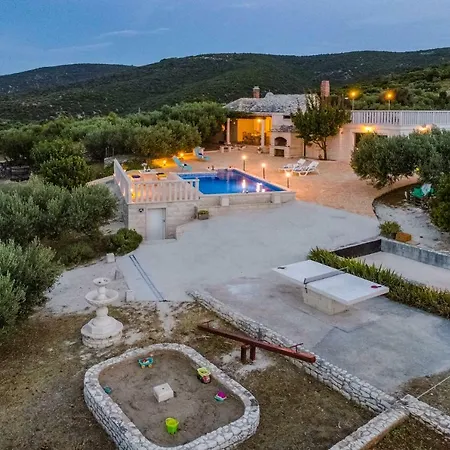 Villa Maslinica *