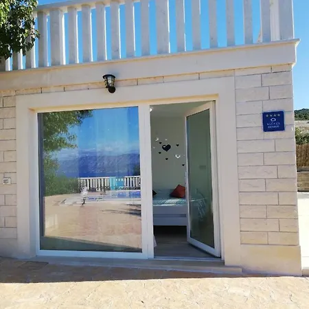 Maslinica Вилла Пучишча