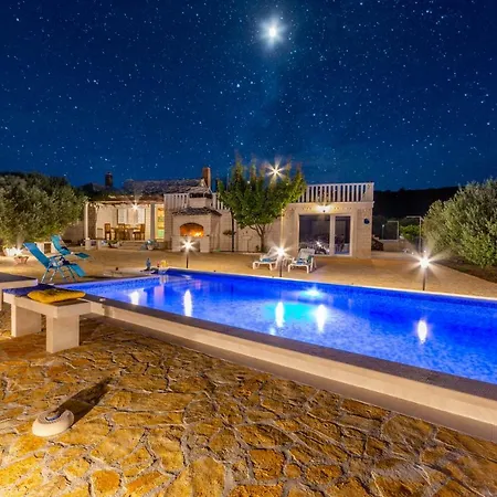 Maslinica * Пучишча