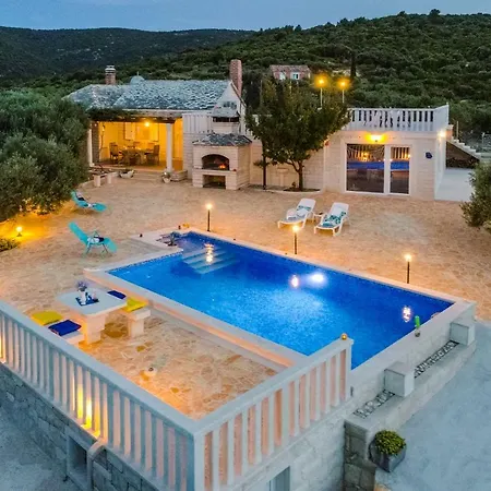 Maslinica Вилла Пучишча