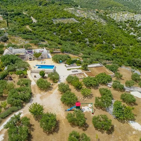 Maslinica Вилла